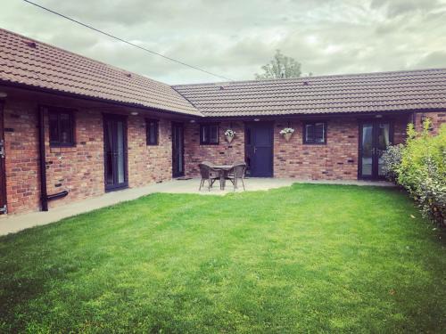 Pickering House | Boundary Cottage: Pet-Friendly Retreat with Top Guest Ratings