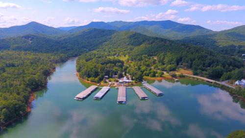 Hiawassee Resort | Family-Friendly Getaway at Boundary Waters Resort & Marina