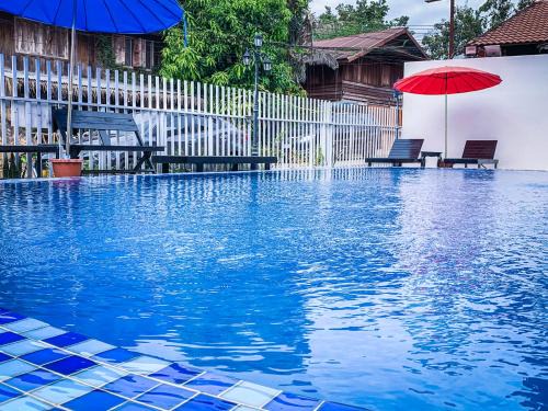 Vang Vieng Hotel | Riverside Retreat at Bountang Mountain View Hotel