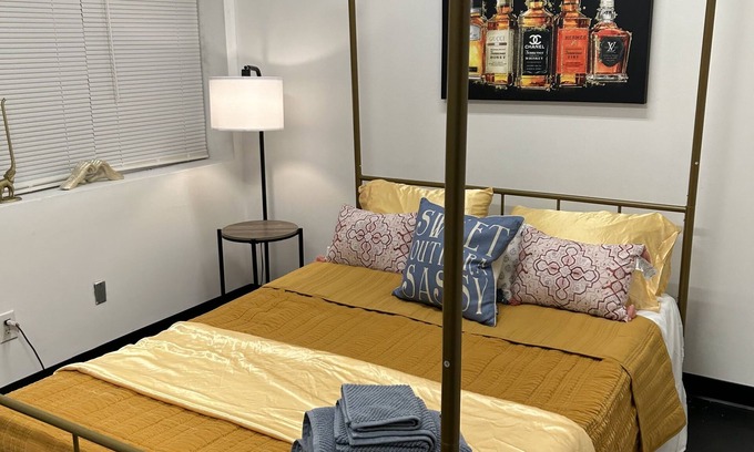 Fairgrounds Bed & Breakfast | Explore Bourbon Art & Sport Center BnB Near City Attractions