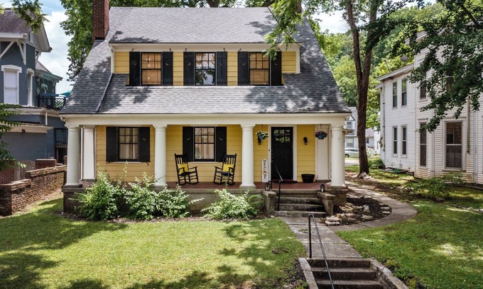 Frankfort House | Scenic Bourbon Trail Retreat with Breakfast & Kitchen Access