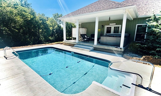 Springfield House | Experience Bourbon Trail Fun with Hot Tub & Pool Table!
