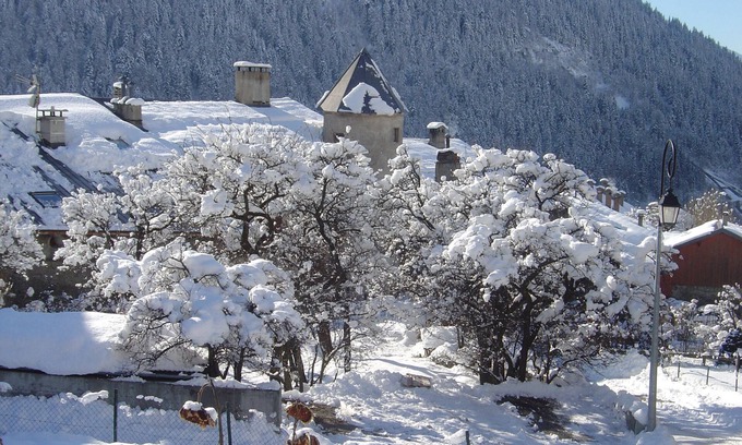 Seez Apartment | Cozy Bourg St Maurice Apartment for Families with Spa Access