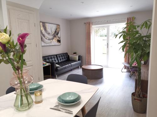 Boscombe House | Beachside Bournemouth Cottage with Free Parking & Ocean View