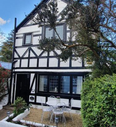 Boscombe House | Secluded Bournemouth Cottage Near Beach - Family & Pet Friendly