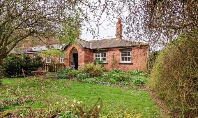 Guisborough Cottage | Cozy Bousdale Cottage: Pet-Friendly Retreat in Guisborough