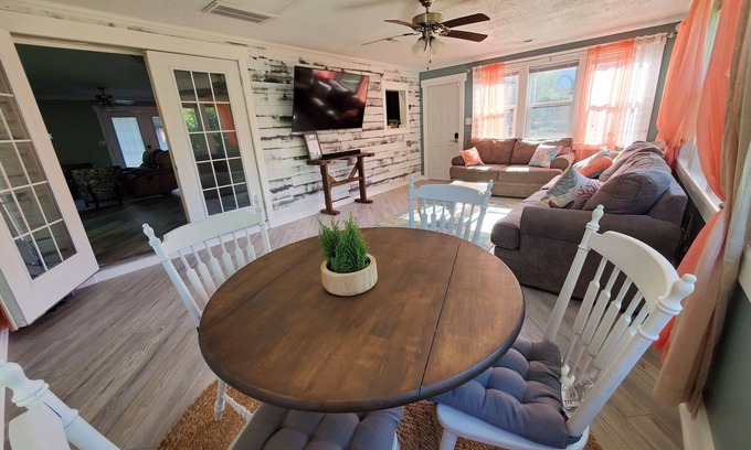 Sneads Ferry Cottage | Discover Bout Time Cottage with Hot Tub & Ocean Views
