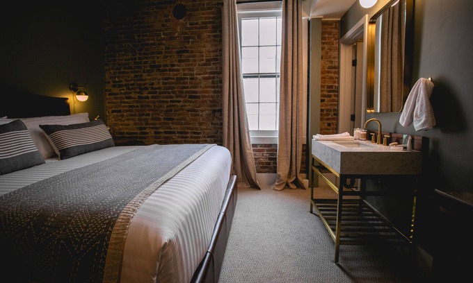 Jacksonville Hotel | Inviting King Suite at The Jacksonville Inn with Rainfall Shower