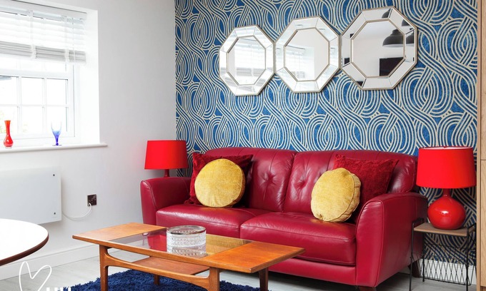 Hull Apartment | Boutique 2 Bdrm Suite on Marinan