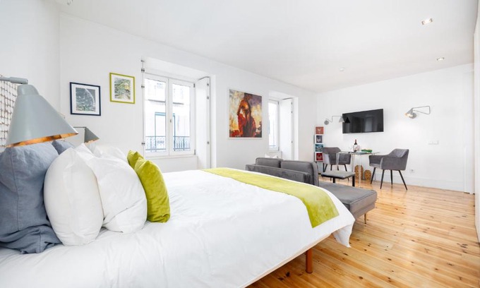 Misericordia Apartment | Stylish Boutique Apartment with Ocean View in Lisbon