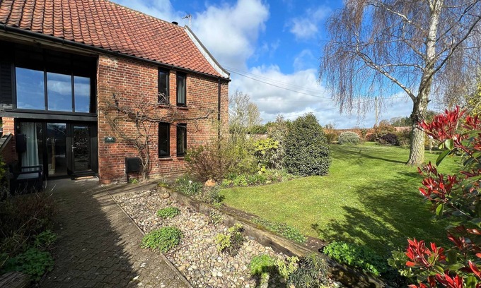 Runham House | Romantic Retreat in a Boutique Barn Conversion with Ocean Views