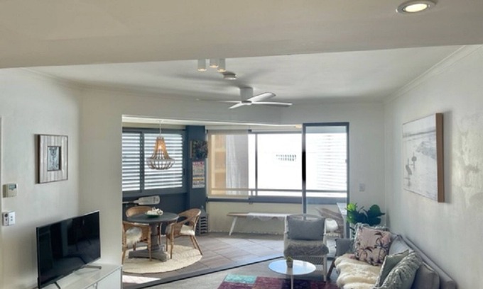 Manly Apartment | Stylish Beach Retreat with Ocean Views in Manly