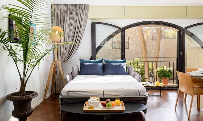 Jerusalem City Centre Apartment | Chic Retreat with Family Amenities in David's Village