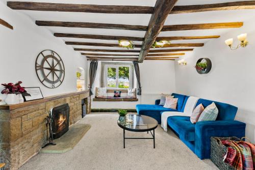 Winster Villa | Cozy Boutique Cottage in The Peak District for Families
