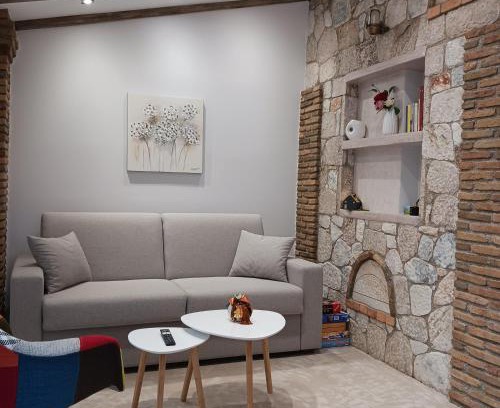 Kouvaras Apartment | Guest Rated: Boutique Eptalofos Near Airport and Sea