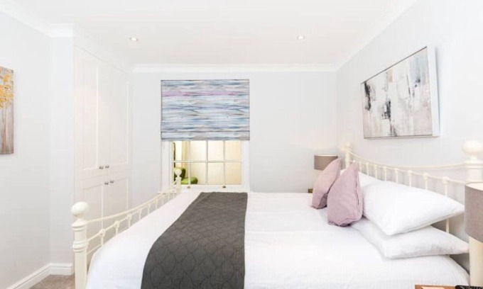 Leamington Spa Apartment | Stylish Basement Flat with Parking, Wi-Fi & Child-Friendly