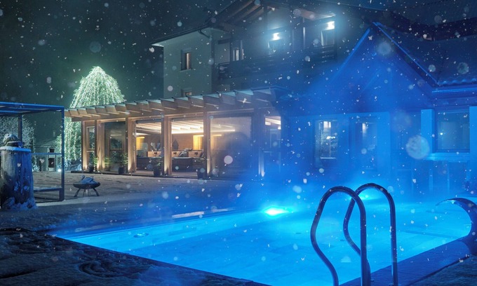 Mezzana Hotel | Salvadori: 4-Star Retreat with Pool and Spa Amenities