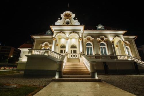 Tirgu Mures Hotel | Charming Boutique Hotel Cocosul de Aur: Rated 9.1/10
