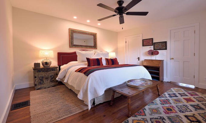 South Capitol Hotel | Guest Rated: 10/10 Boutique Hotel Suite Near Plaza