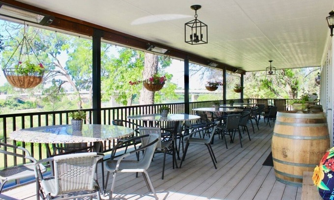 Llano Bed & Breakfast | Riverside Boutique Hotel with Family-Friendly Amenities