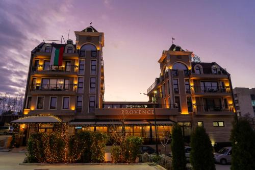 Petrich Hotel | Discover Boutique Hotel Provence: 9/10 Guest Rated Comfort