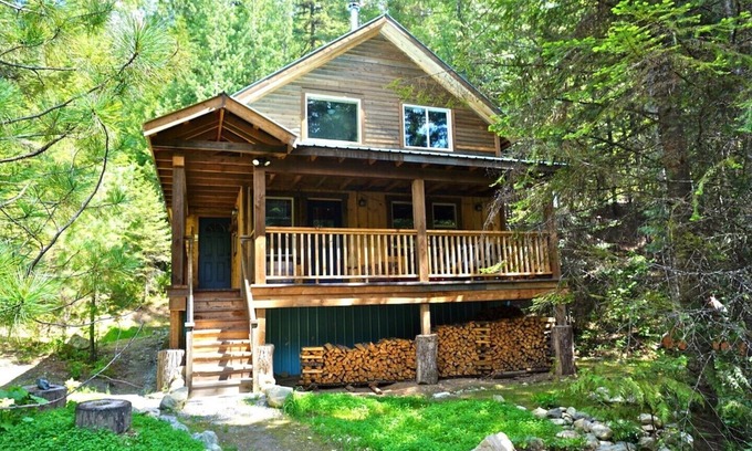 Ymir Cabin | Top-Rated Boutique Mountain Lodge with Spa & Pet-Friendly Cabins