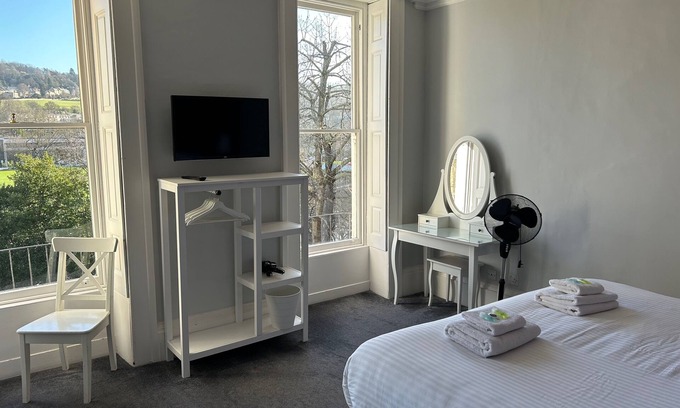 Bath Apartment | Stylish Apartment in Prime Central Location, Rated 10/10