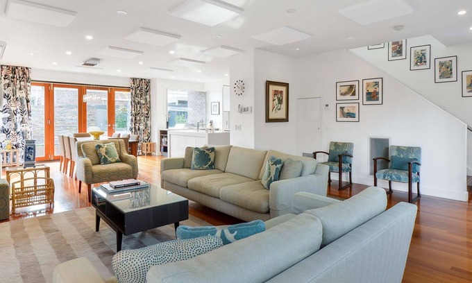 Glen Iris House | Experience Boutique Stays at Maple on Kent with Pool & Breakfast