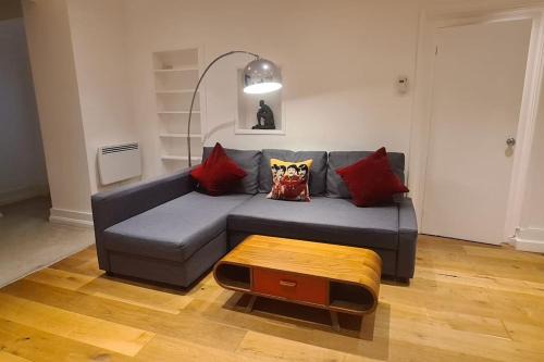 Colville Apartment | Stylish Studio Flat in Notting Hill Gate for Families & Pets