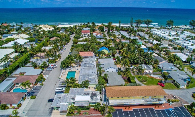 Ocean Ridge Apartment | Cozy Boutique Apartment with Pool, Steps from the Beach