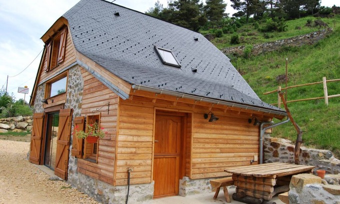 Boutx Ski Chalet | Chalet Boutx: Family-Friendly Retreat with Pool & Spa