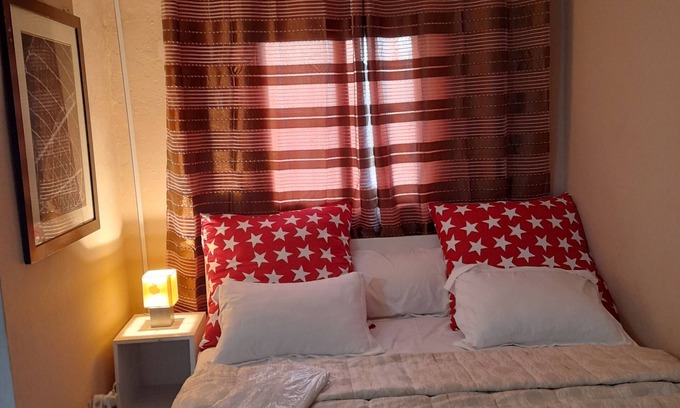 Douala Bed & Breakfast | Discover Bovy Home: Child-Friendly Retreat with Kitchen