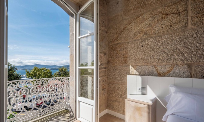 Vigo Apartment | Relax at Bow Homes by Como en Casa - Rated 8.8/10