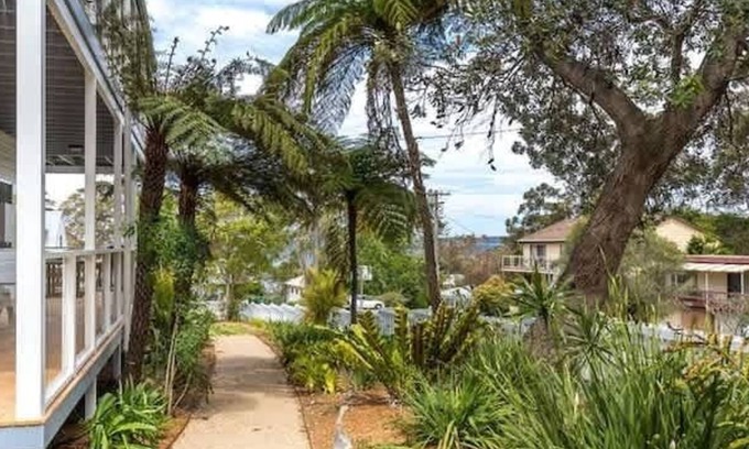 Hyams Beach House | Bowen View - Breathtaking Bay Views & Pet-Friendly Stay