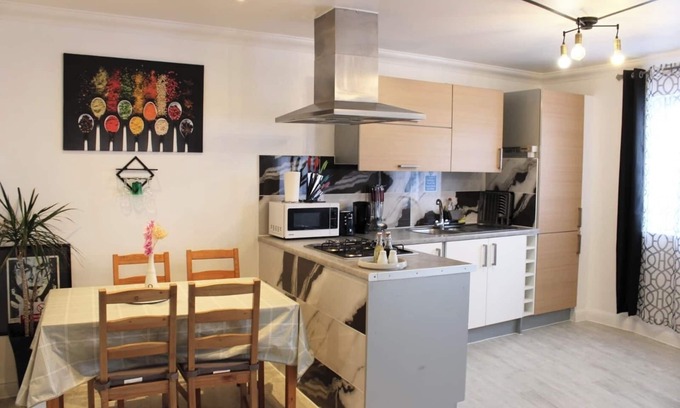 Dagenham Apartment | Bowery Apartment - 2 Bedrooms 1st Floor