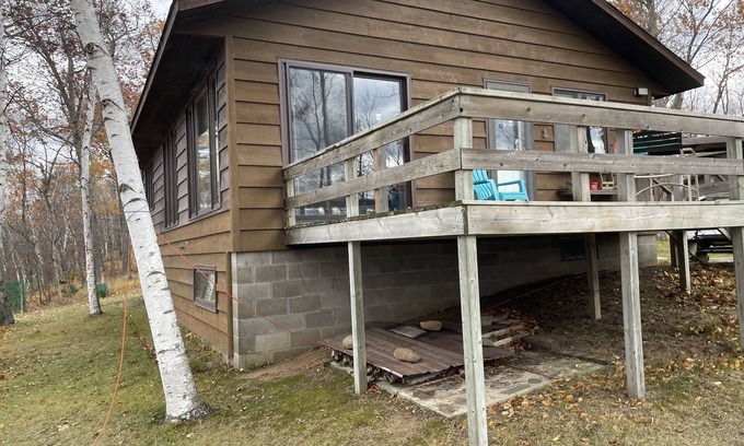 Deerwood Cabin | Experience Northland Woods Cabin by the Fishing Lake!