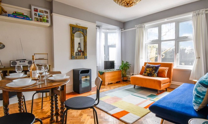 Weymouth Apartment | Bowleaze Hideaway: Beachside Retreat for You and Your Pets