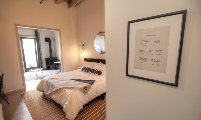 Astoria Hotel | Bowline Hotel: Pet-Friendly Trolley View King Room Awaits