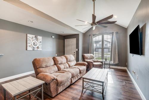 Bowling Green House | Bowling Green Duplex Rental with Hot Tub near Downtown