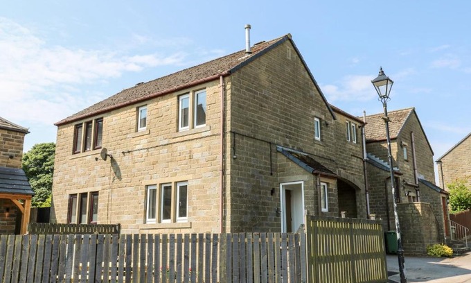 Cartworth House | Bowshaw: Family-Friendly Retreat for Memorable Getaways