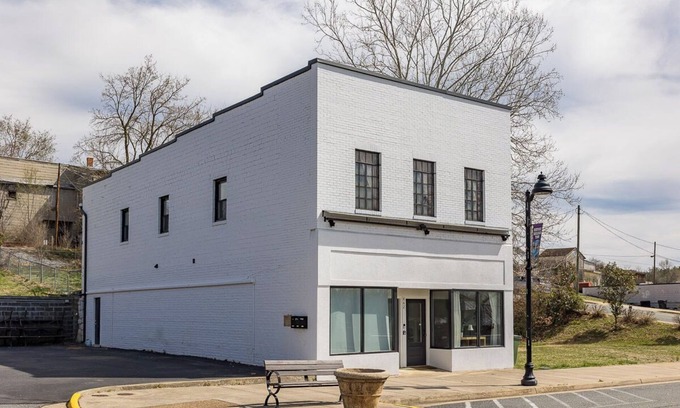 Shenandoah Apartment | Charming Boxcar Studio at The Depot - Family-Friendly Retreat
