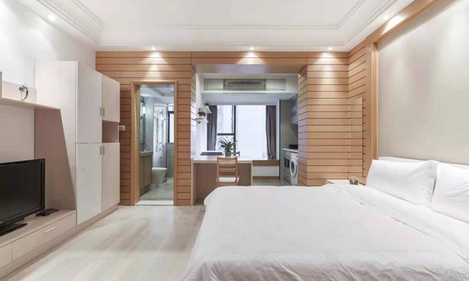 Zhujiang New Town Apartment | Convenient Boyaxuan Apartment with Family-Friendly Amenities