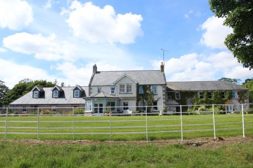 Trim House | Discover Boyne View House: 4-Star Pet-Friendly Retreat