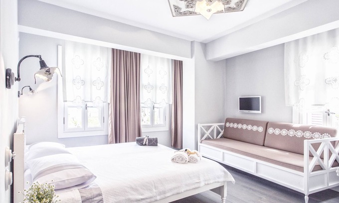 Bozcaada Hotel | Discover Bozca Oda: Guest Rated 10/10 with Breakfast Included