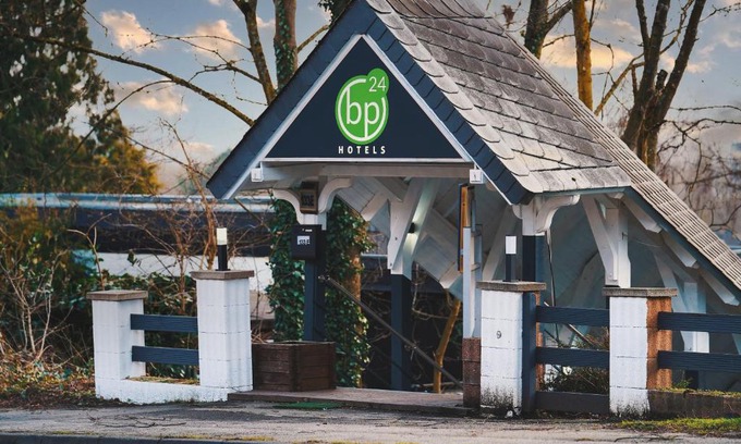Eschweiler Bed & Breakfast | Welcoming bp24 Hotel Eschweiler with Family-Friendly Amenities