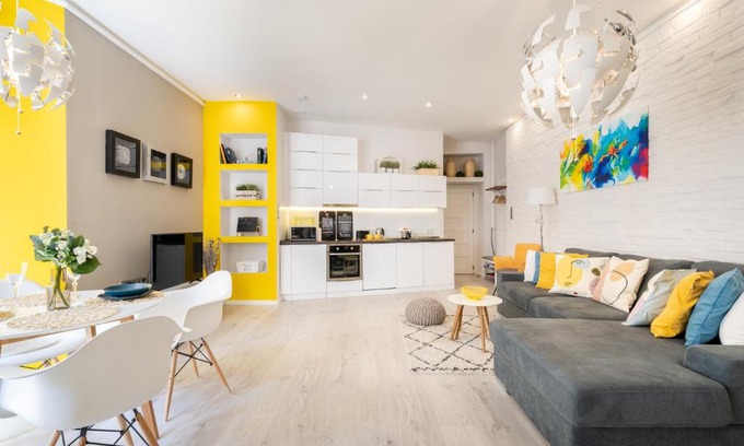 Erzsebetvaros Apartment | Elegant BpR Lavish Suite in Budapest's Vibrant Center