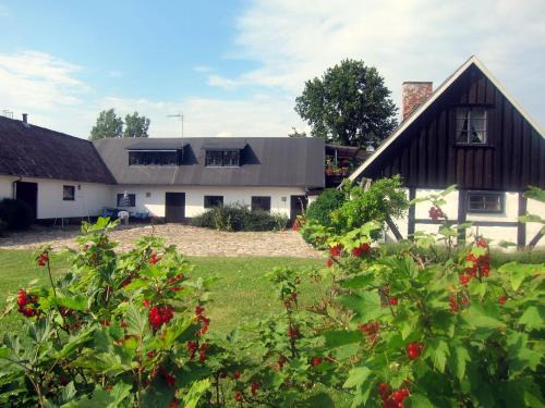 Brosarp Apartment | Family-Friendly Retreat at Brösarp Källagården Stora Gårdslägenheten