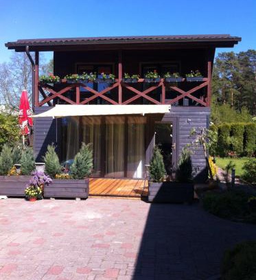 Skulte House | Pet-Friendly Retreat "Jauneglites" with Oceanfront Pool