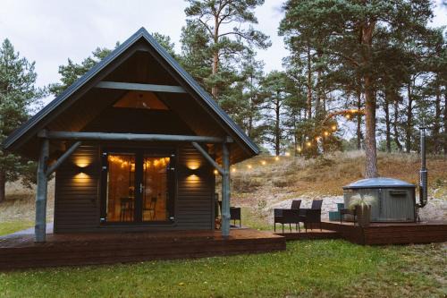 Upesgriva House | Family-Friendly Brīvdienu māja Jaunzvīņas with Hot Tub