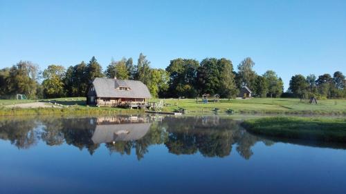 Kuldiga House | Top-Rated Brīvdienu māja Polīši with Private Beach Access